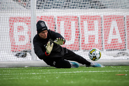 Brommapojkarnas målvakt Filip Sidklev
