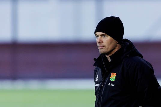 GAIS tränare Fredrik Holmbergunder en träning