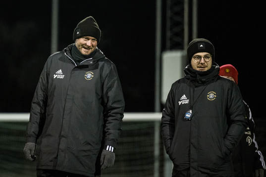 tränare Andreas Granqvist och assisterande tränare Tim