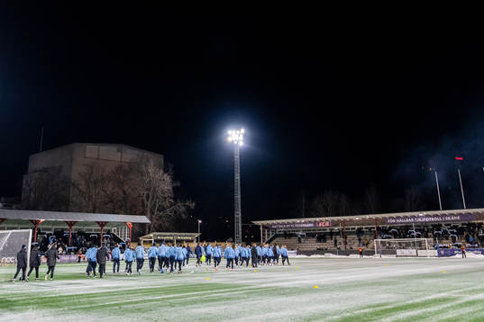 Gemensam fotbollsträning med Malmö FFs herr och damlag