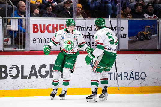 Rögles Adam Engström jublar