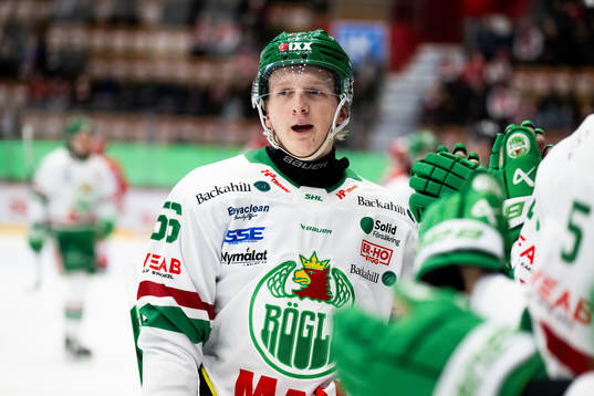 Rögles Adam Engström jublar