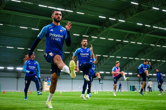 Djurgårdens Besard Sabovic och Carlos Moros Gracia