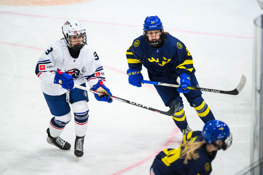Megan Healy of USA and Lovisa Engström of Sweden