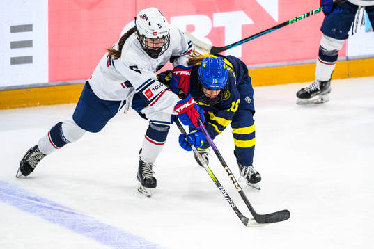 Molly Boyle of USA and Emilia Bergeby Hallbeck of Sweden
