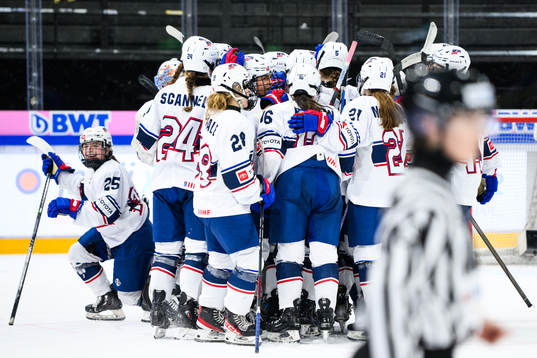 Players of USA celebrate
