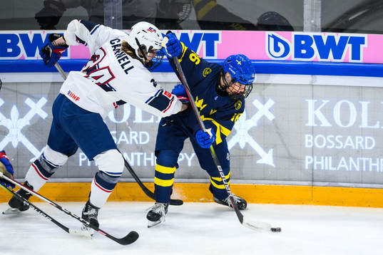 Margaret Scannell of USA and Emilia Bergeby Hallbeck of