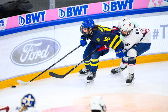 Edit Danielsson of Sweden and Rose Dwyer of USA