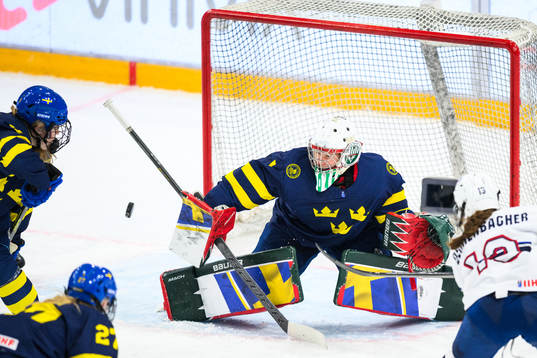 Goaltender Maja Helge of Sweden and Mary Derrenbacher of USA