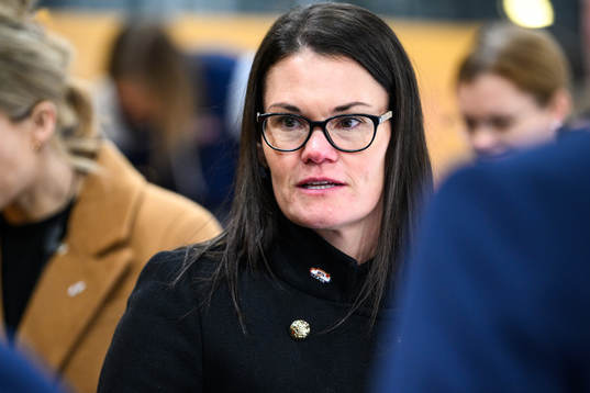 Head coach Elizabeth Norton of USA