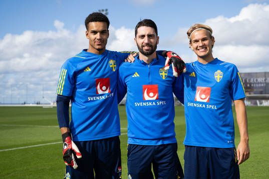 Goalkeeper Oliver Dovin, Nahir Besara and  Markus Karlsson