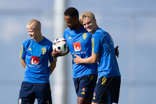 Isaac Kiese Thelin and Lucas Bergvall of the Swedish men's