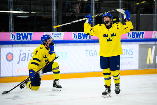 Jenna Raunio of Sweden and Ebba Hedqvist of Sweden look