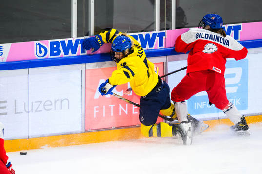 Mira Hallin of Sweden and Tereza Gildainova of Czechia
