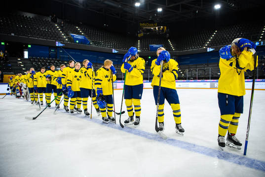 Players of Sweden look dejected