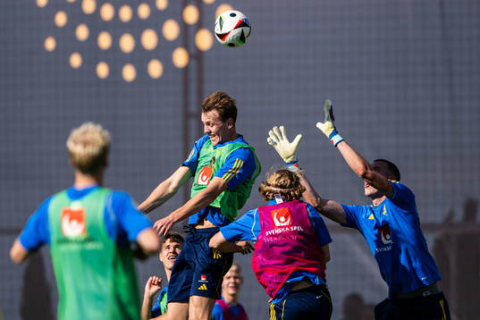 Adam Carlén, Sebastian Nanasi and goalkeeper Samuel Brolin