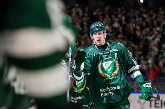 Färjestads Victor Ejdsell jublar