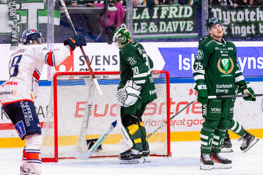 Färjestads målvakt Melker Thelin deppar