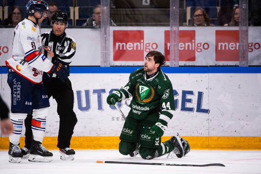 Växjös Zachary Giuttari och Färjestads Jonathan Andersson