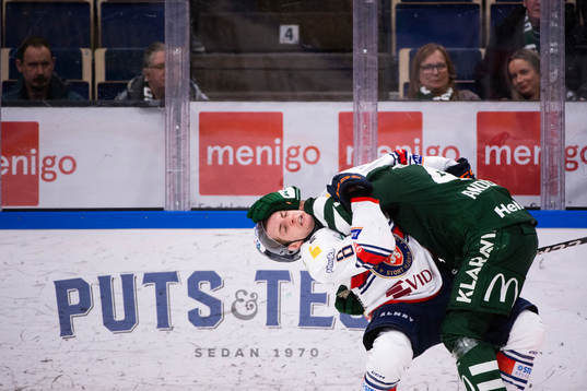Växjös Zachary Giuttari och Färjestads Jonathan Andersson