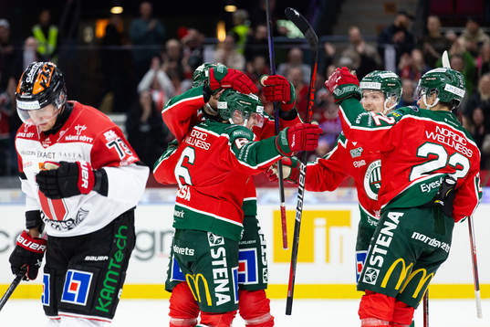 Frölundas Filip Hasa jublar med lagkamrater