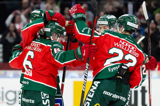 Frölundas Filip Hasa jublar med lagkamrater