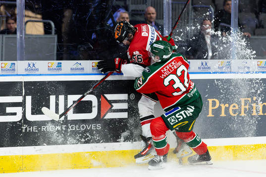 Örebros Robin Norell och Frölundas Noah Hasa