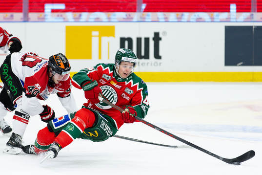 Örebros Elias Ekström och Frölundas Noah Dower Nilsson