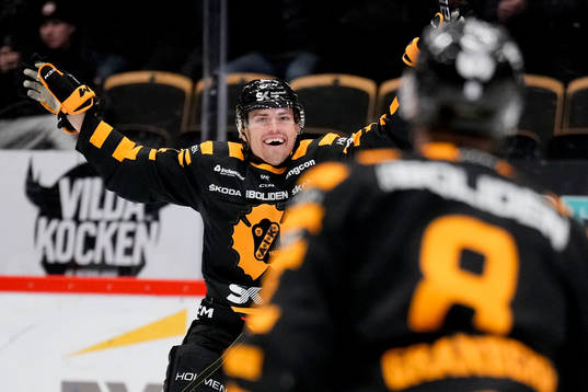Skellefteås Andreas Johnson jublar