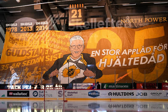 Tifo när Skellefteås tidigare klubbdirektören Pea