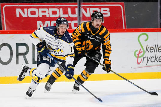 HV71s Isac Brännström och Skellefteås Arvid Lundberg
