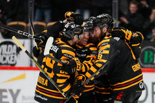 Skellefteås Andreas Johnson jublar