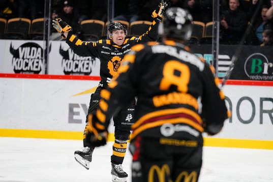 Skellefteås Andreas Johnson jublar