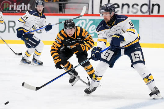 Skellefteås Zeb Forsfjäll och HV71s Anton Strålman