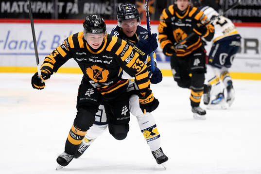 Skellefteås Zeb Forsfjäll och HV71s Oskar Stål-Lyrenäs