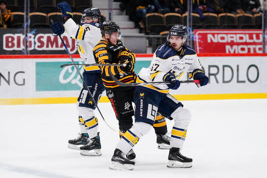 HV71s Radan Lenc och Oliwer Kaski