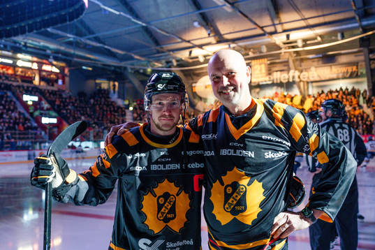 Skellefteås Jonathan Pudas med sponsor