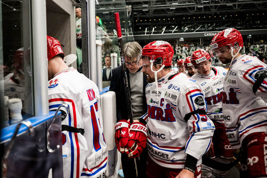 Timrås tränare Anders Karlsson och Anton Lander deppar