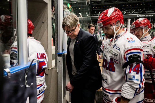 Timrås tränare Anders Karlsson och Emil Pettersson deppar