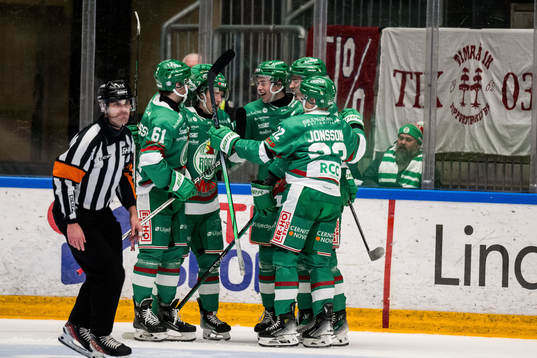Rögles Simon Zether jublar