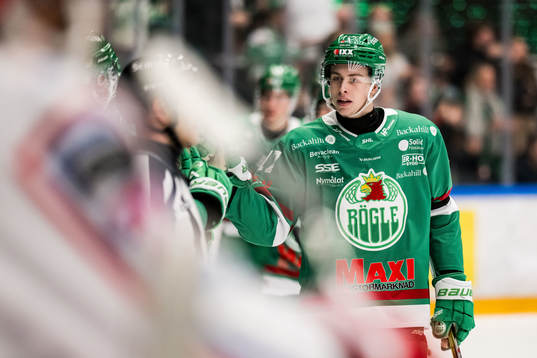 Rögles Simon Zether jublar