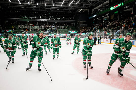 Rögles spelare jublar