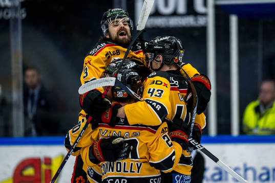 Luleås Brendan Shinnimin jublar
