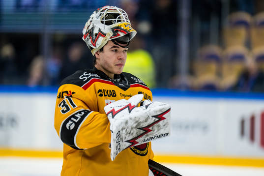 Luleås målvakt Matteus Ward jublar