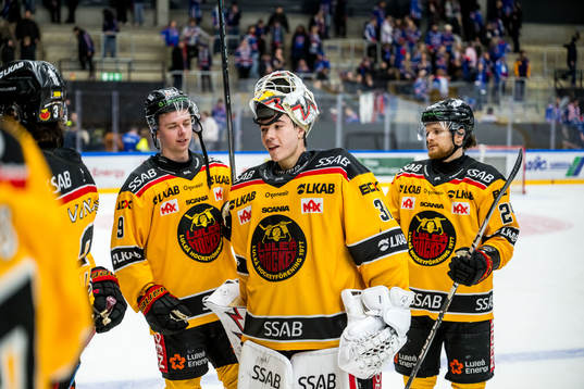 Luleås målvakt Matteus Ward jublar