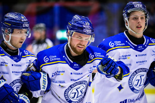 Leksands Lucas Elvenes lämnar isen