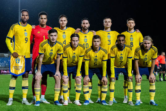 The starting eleven of Sweden pose of a team photo