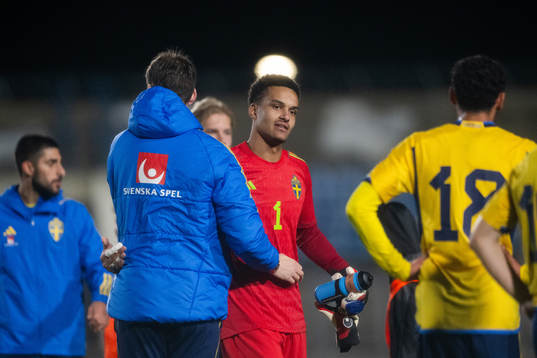 Interim Head coach Daniel Bäckström and goalkeeper Oliver