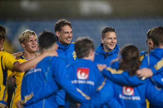 Lucas Bergvall , Interim head coach Daniel Bäckström and
