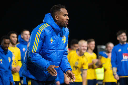 Isaac Kiese Thelin of Sweden celebrates